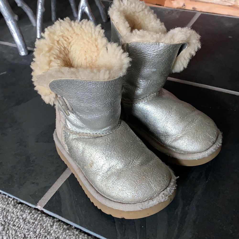 UGG boots. toddler size 8. Silver